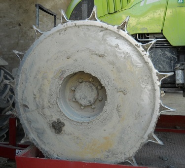 Ruota in ferro con spuntoni usurati